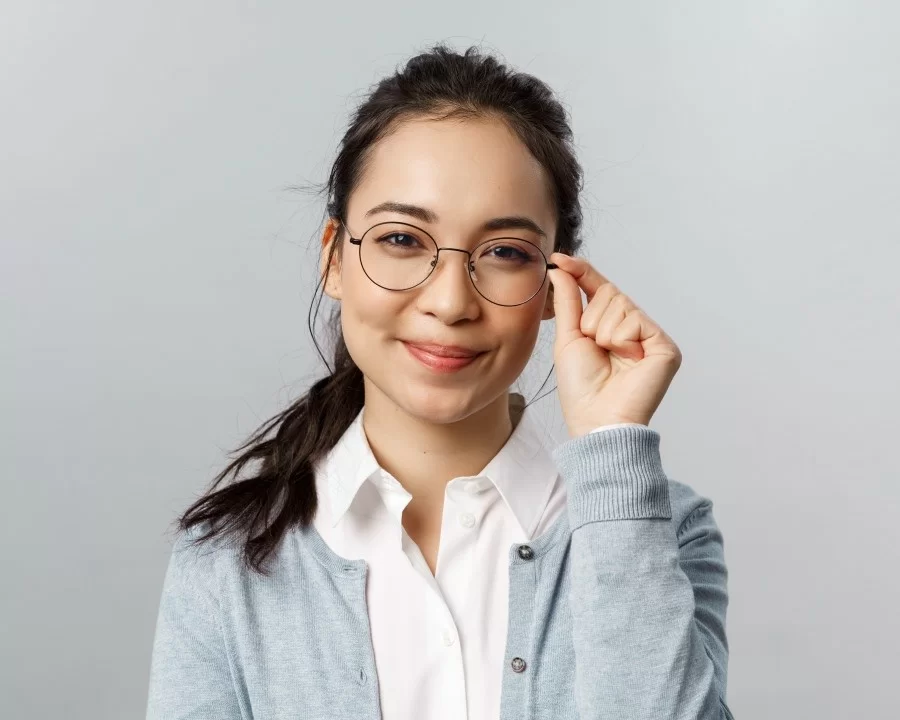 Cận 1 độ có nên đeo kính không, là nặng hay nhẹ, nhìn bao xa? (3) Kính gọng là lựa chọn phổ biến và dễ sử dụng