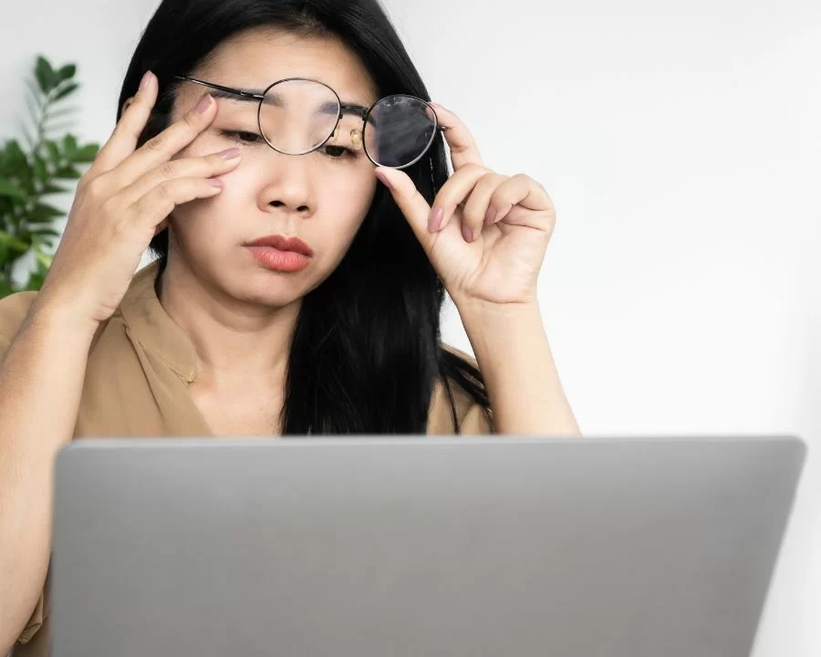 Mắt cận 3 độ nhìn được bao xa, nặng hay nhẹ? Giải đáp bác sĩ (15) Cận 3 độ nhìn được bao xa, là nặng hay nhẹ, giải đáp bác sĩ