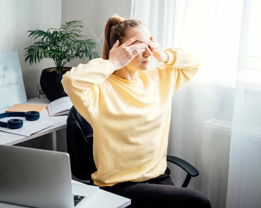 TOP 5+ cách giảm độ cận hiệu quả, bí quyết từ chuyên gia (9) Các bài tập mắt tuy đơn giản nhưng có thể giúp mắt thoải mái hơn sau những phút gồng mình trước ánh sáng màn hình