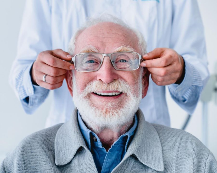 Kính lão là gì, thấu kính gì? Tác dụng chính của kính lão (1) Kính lão là gì, thấu kính gì? Tác dụng chính của kính lão