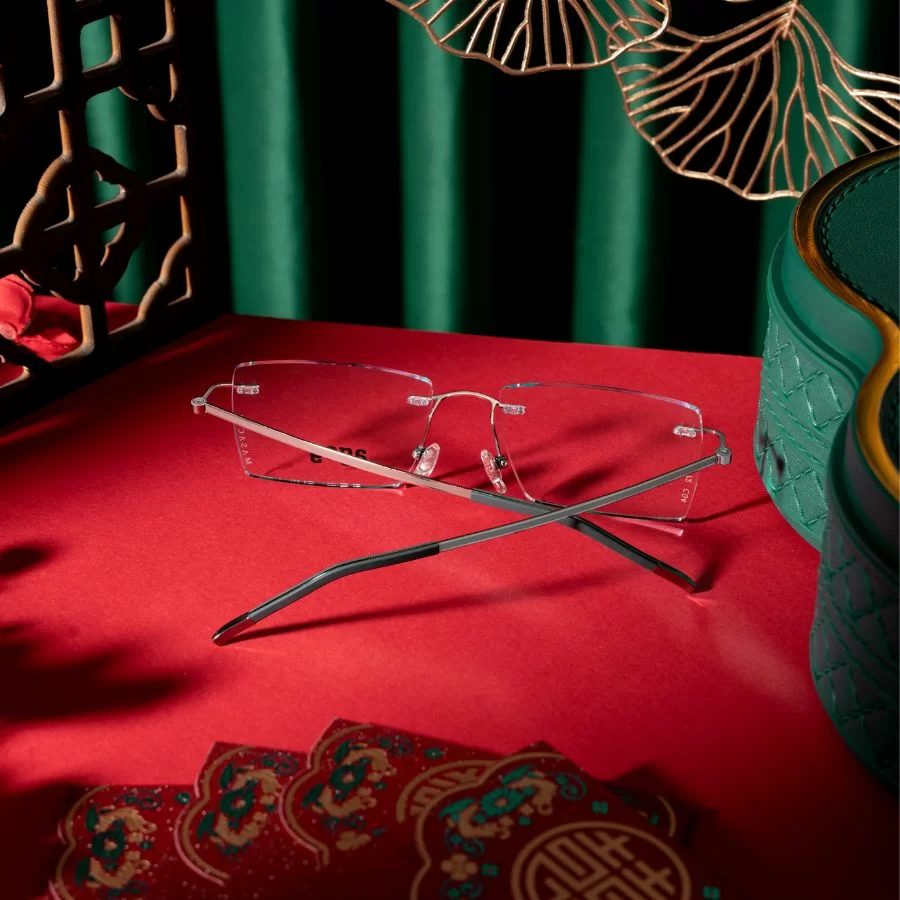 Càng kính bọc đệm nhựa tăng độ thoải mái khi sử dụng