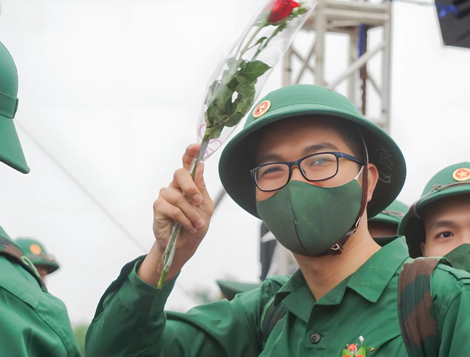Giải đáp: Viễn thị có phải đi nghĩa vụ quân sự hay không? (1) Viễn thị có phải tham gia nghĩa vụ quân sự không? Theo quy định pháp luật, người bị viễn thị không đủ điều kiện tham gia. Người gặp các tật khúc xạ khác vẫn có thể tham gia.