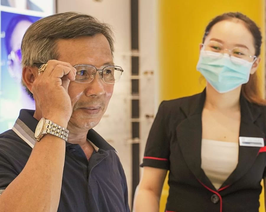 Phân biệt cận thị và viễn thị: Triệu chứng và cách chữa trị (9) Kính gọng là phương pháp giảm tiến triển cận thị đơn giản nhất