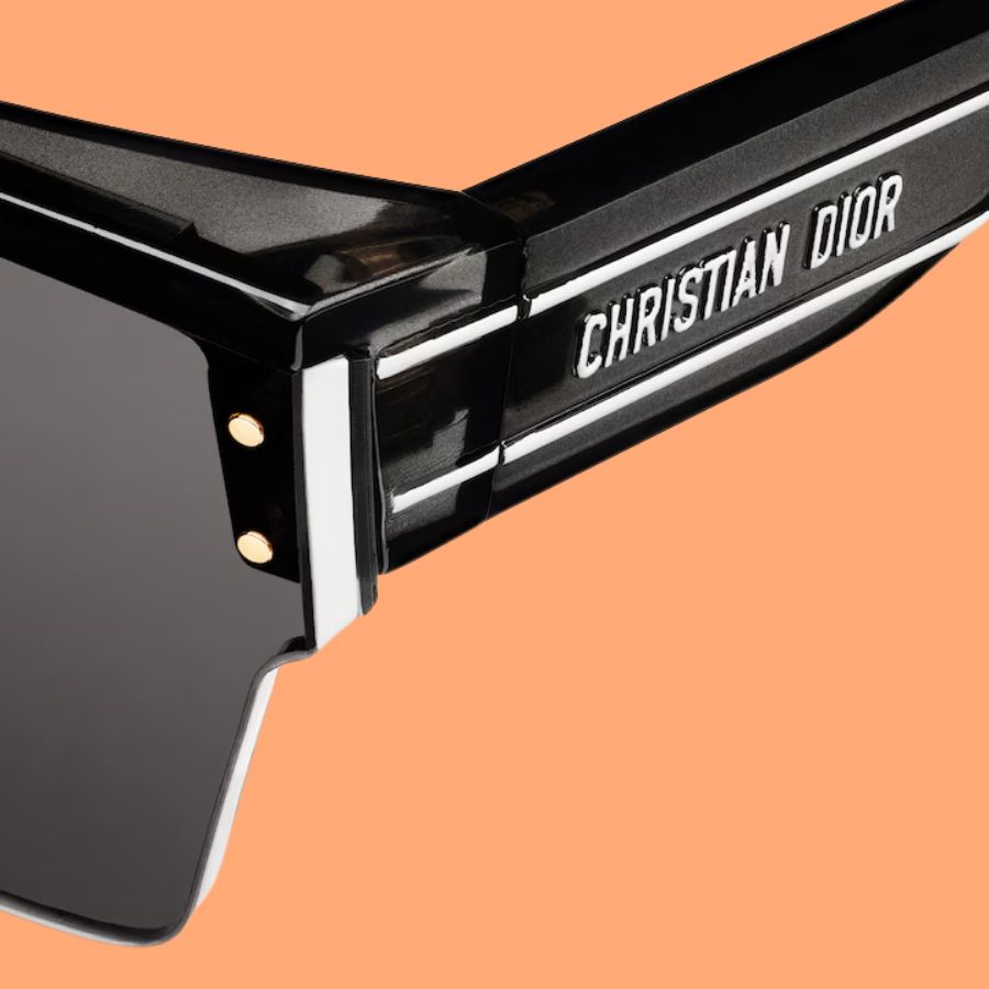 Cận cảnh chữ Christian Dior trên kính Dior DIORCLUBM4U_00_45A0.