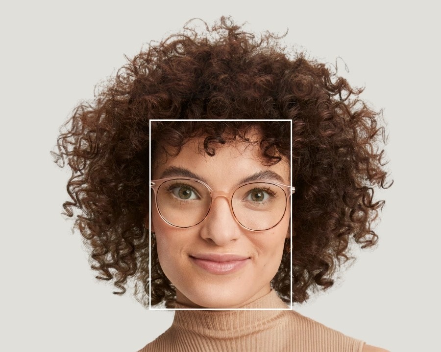 Mặt vuông hợp với kính nào? Gợi ý 5 gọng kính cho mặt vuông (10) Mặt vuông hợp với kính nào? Gợi ý 5 gọng kính cho mặt vuông