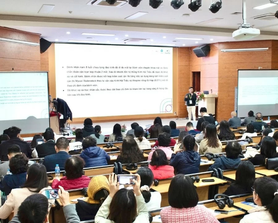 Đại diện Kính Hải Triều vinh dự tham gia Hội thảo Khúc xạ nhãn khoa Toàn quốc 2024 (3) Đại diện Kính Hải Triều tham gia Hội thảo nhãn khoa 2024