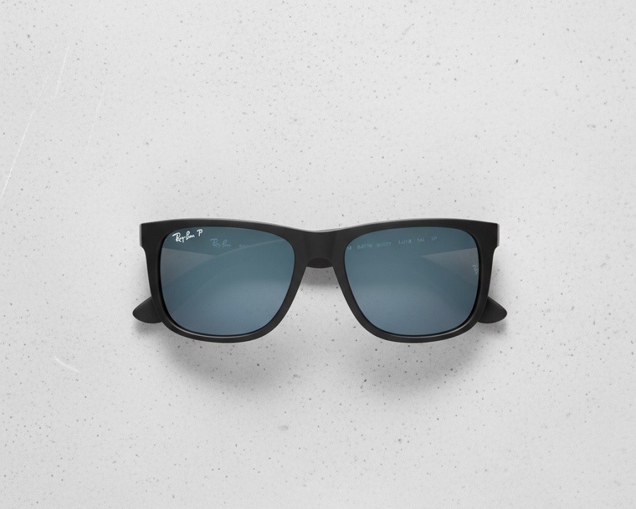 RayBan Justin 0RB4165F nổi bật với lớp phủ nhám mịn trên bề mặt