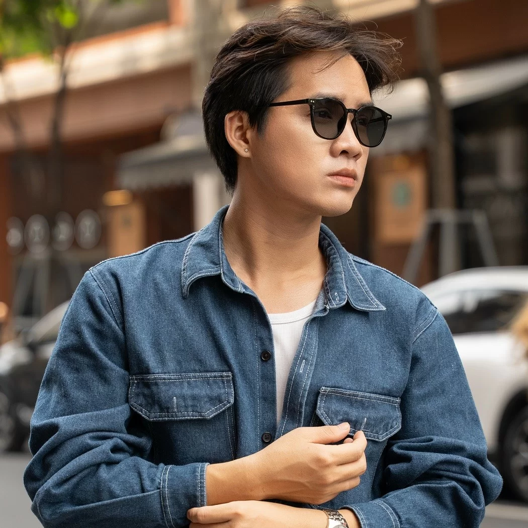 Tròng kính Essilor Transitions Gen 8 mang đến sự tiện lợi, khả năng bảo vệ mắt và cả tính thẩm mỹ cho người dùng - ảnh 1