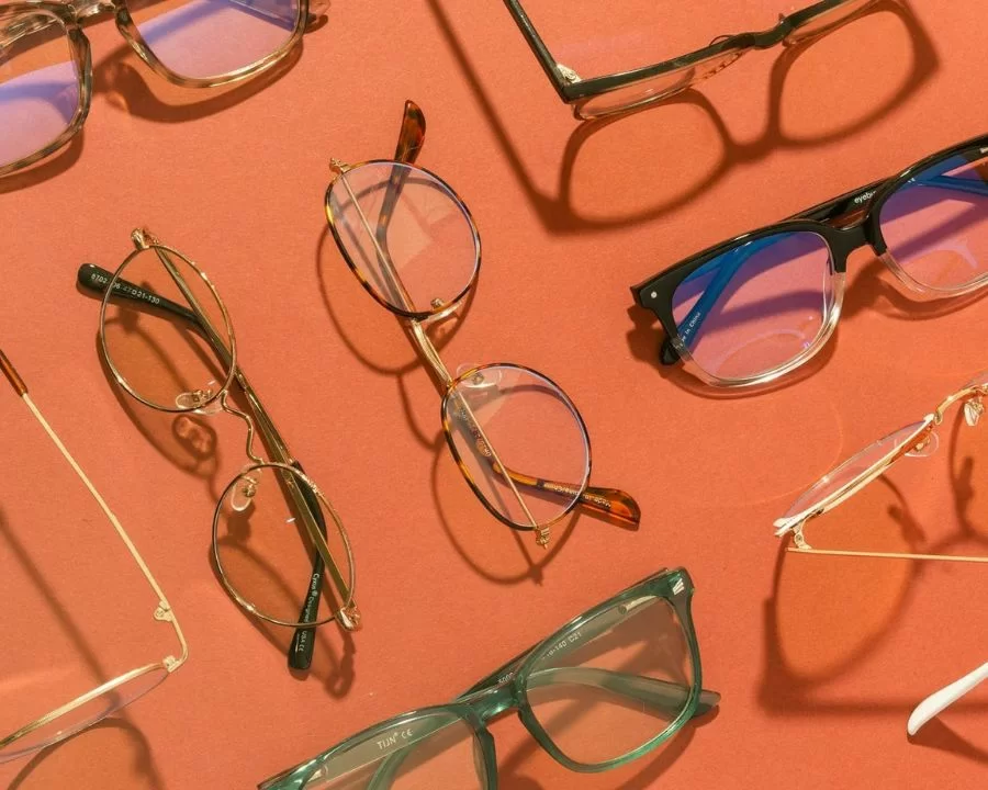 Tròng kính chống ánh sáng xanh loại nào tốt