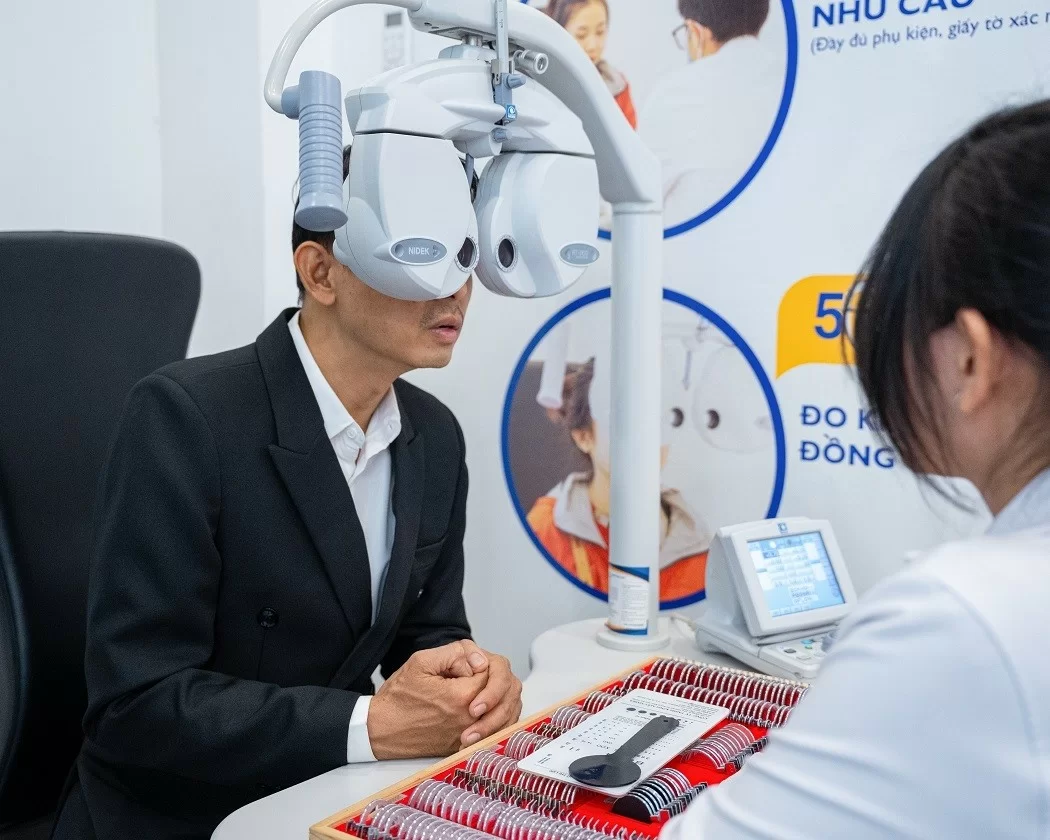 Khâu tư vấn và đo mắt là cực kỳ quan trọng để bạn chọn được cho mình cặp kính phù hợp