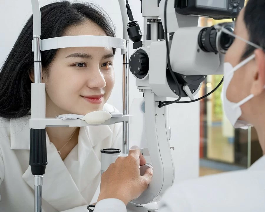 7+ cách kiểm tra độ cận của mắt online bằng điện thoại (6) Quy trình đo mắt cá nhân hóa 12 bước theo tiêu chuẩn quốc tế tại Kính Hải Triều