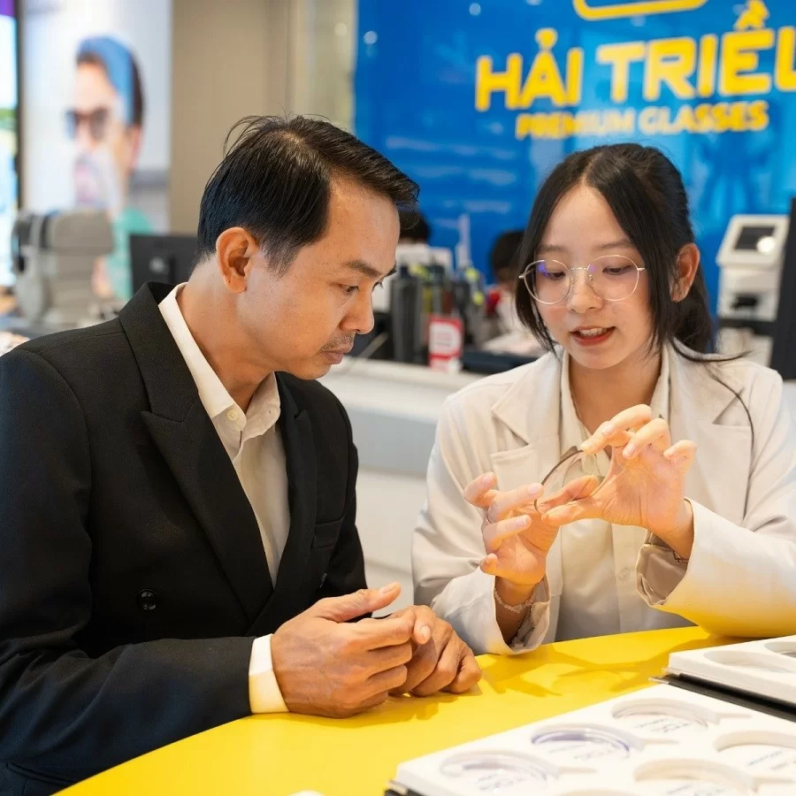 Kính Hải Triều chỉ bán mắt kính chính hãng, chất lượng cao (2) Kính Hải Triều chỉ bán mắt kính chính hãng chất lượng cao - Ảnh 3