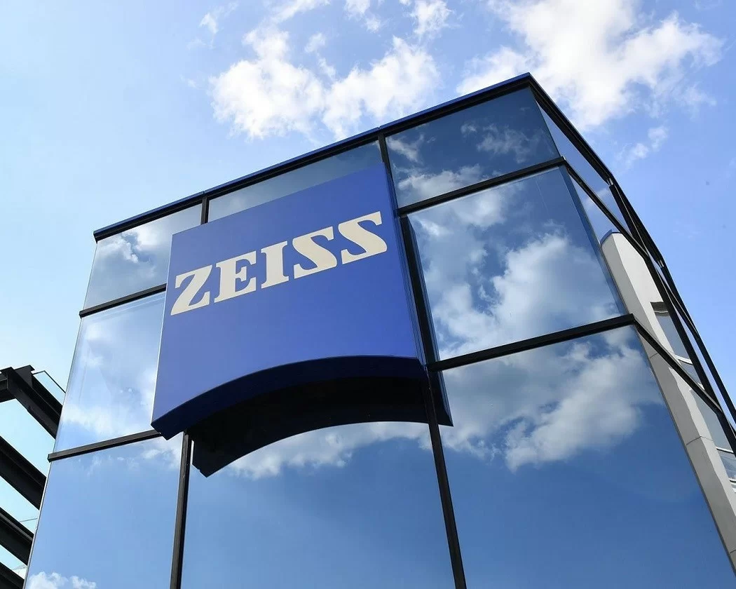 ZEISS hiện tại vẫn là một trong những thương hiệu sản xuất tròng kính lớn nhất thế giới