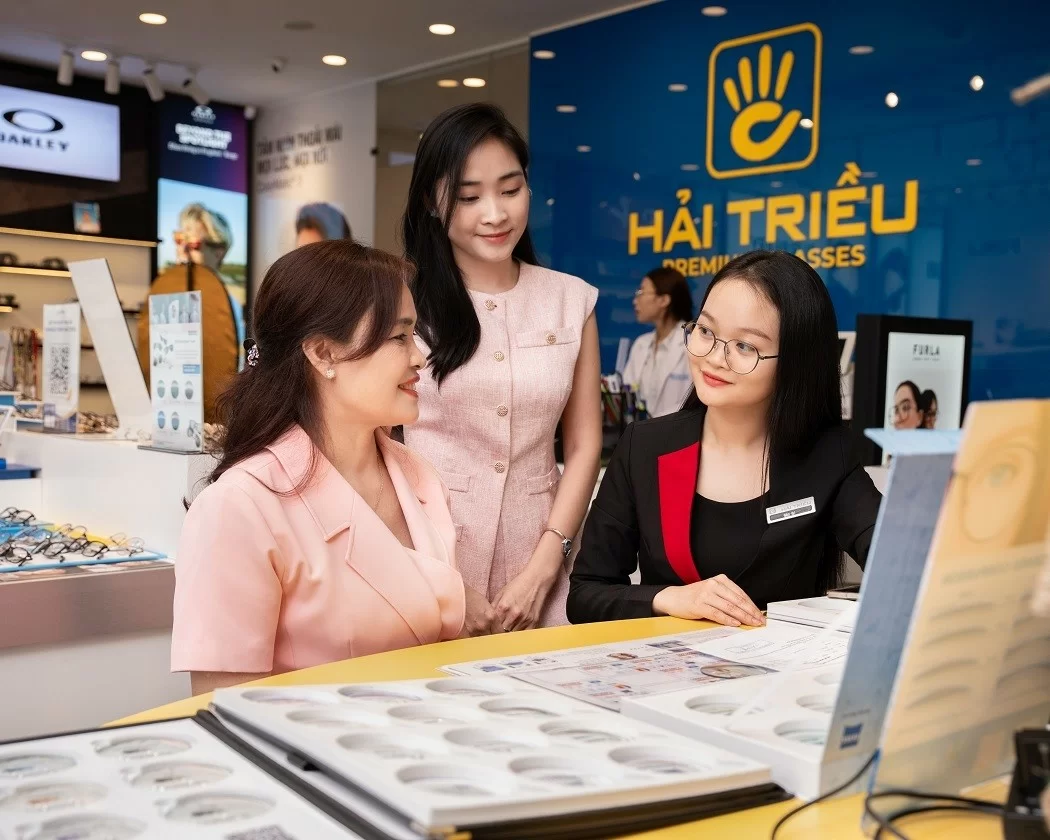 Khách hàng luôn được đảm bảo "Quyền Được An Tâm" khi mua sắm và trải nghiệm dịch vụ tại Kính Hải Triều