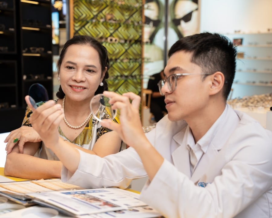 Thay tròng kính cận giá bao nhiêu?