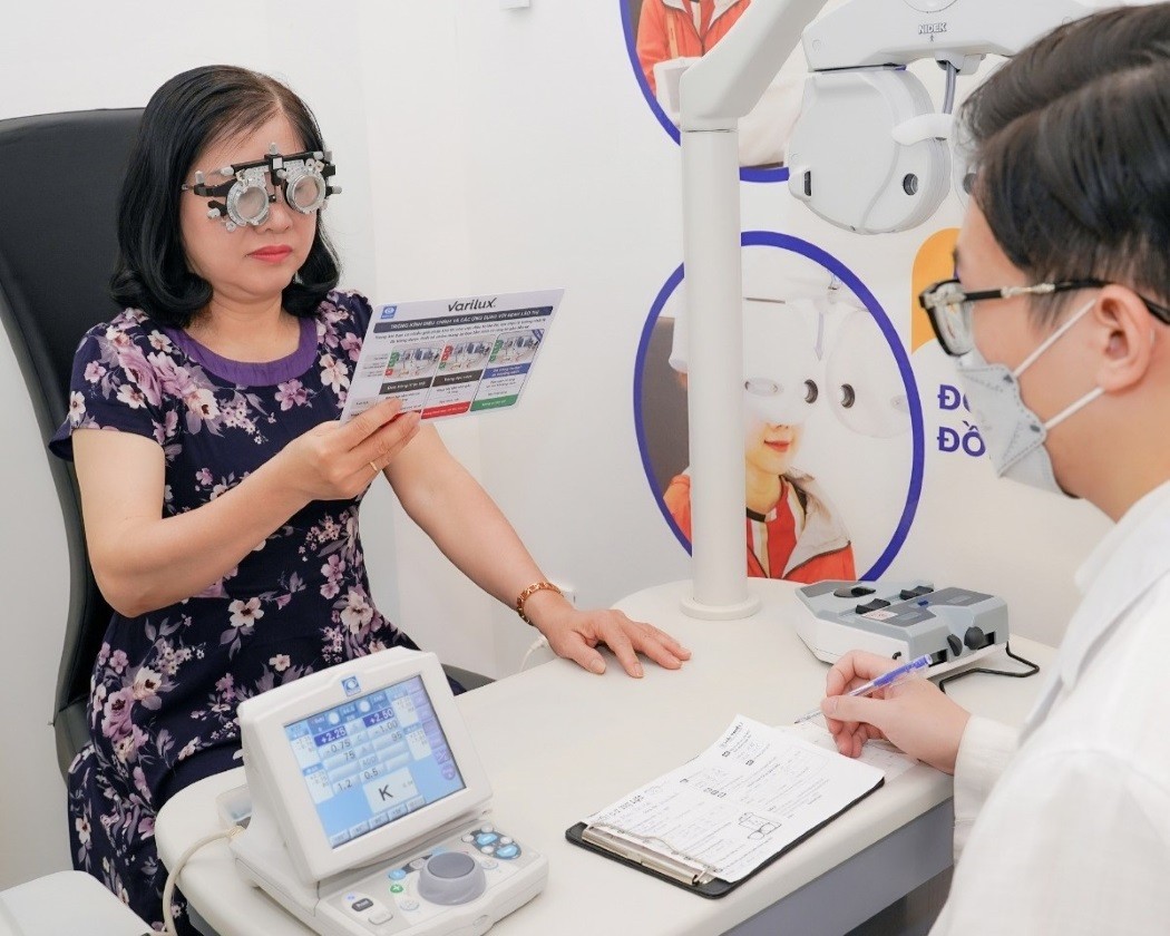 Essilor Varilux 1.59 thoải mái cho cả các hoạt động nhìn gần, trung gian và nhìn xa