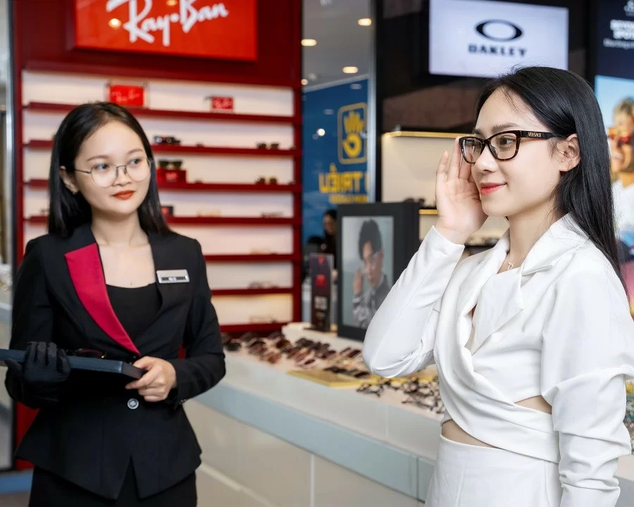 Cắt kính cận 2 độ bao nhiêu tiền? Chi phí và nơi đo kính tốt (4) Cắt kính cận 2 độ bao nhiêu tiền sẽ thay đổi tuỳ vào loại gọng và tròng kính