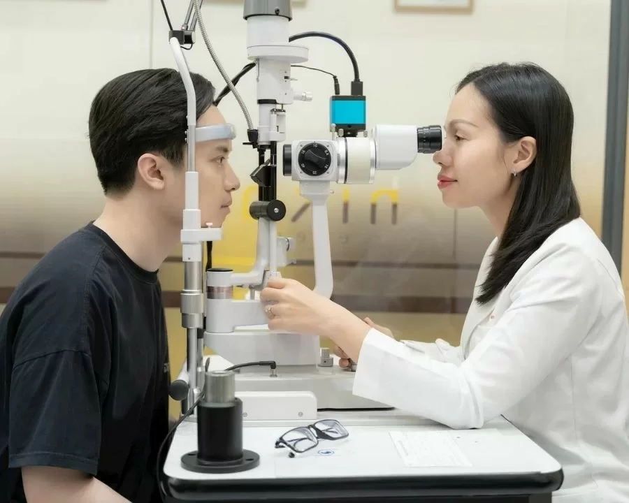 Đo mắt ở đâu tốt nhất 2025? TOP 10 địa chỉ uy tín & Bảng giá chi tiết (3) Đội ngũ bác sĩ và kỹ thuật viên giàu kinh nghiệm, được đào tạo bài bản trong và ngoài nước, kết hợp giữa chuyên môn Việt Nam và Nhật Bản