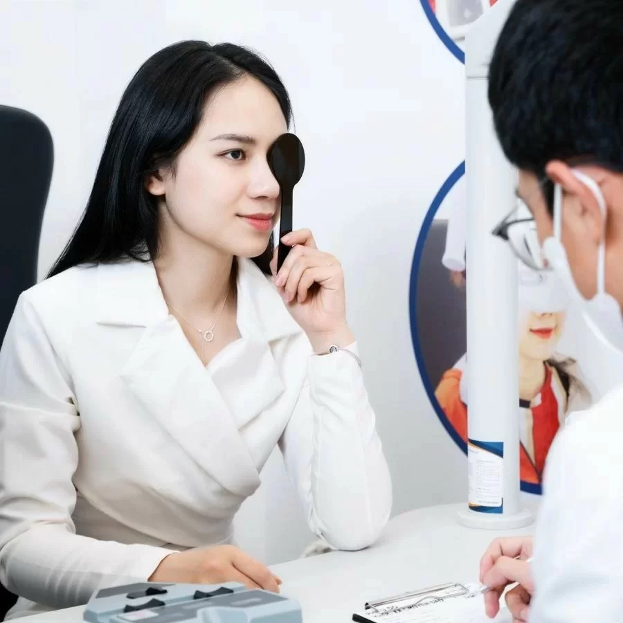 Đo mắt ở đâu tốt nhất 2025? TOP 10 địa chỉ uy tín & Bảng giá chi tiết (7) Đo mắt ở đâu tại TPHCM? Tại Kính Hải Triều, bạn sẽ được đo mắt trực tiếp 1-1 với kỹ thuật viên khúc xạ