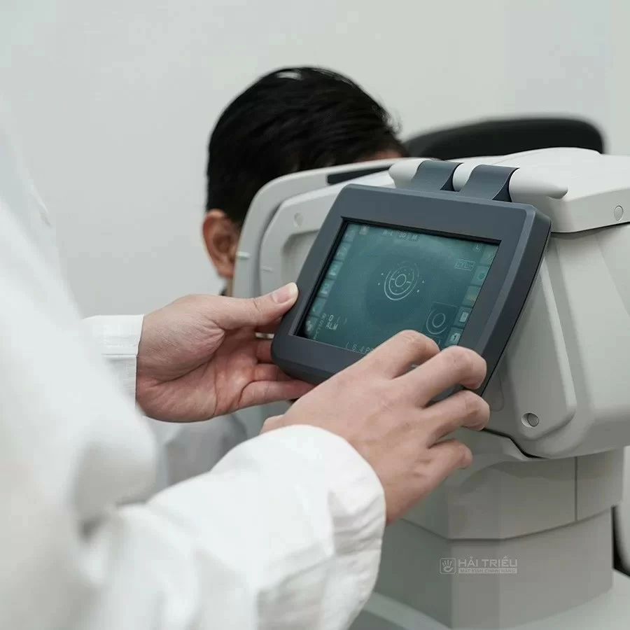 Giá đo mắt ở bệnh viện mắt bao nhiêu? So sánh với tiệm kính 2025 (2) Giá đo mắt, cắt kính ở bệnh viện mắt so với tiệm kính, ở đâu tốt?
