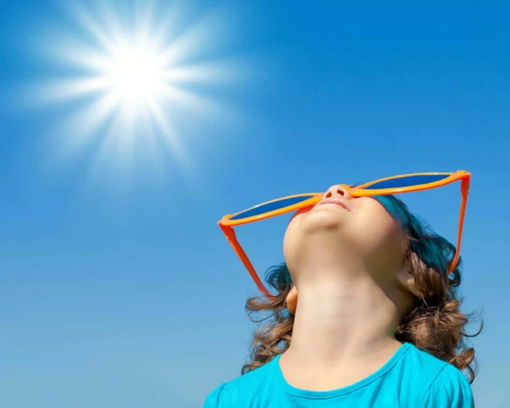 Tia UV là vô hình không gây cảm giác chói