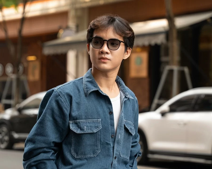 Bỏ túi kinh nghiệm cắt kính đổi màu không phải ai cũng biết (5) Cắt kính đổi màu bao nhiêu tiền? Kinh nghiệm từ A-Z cho người mới