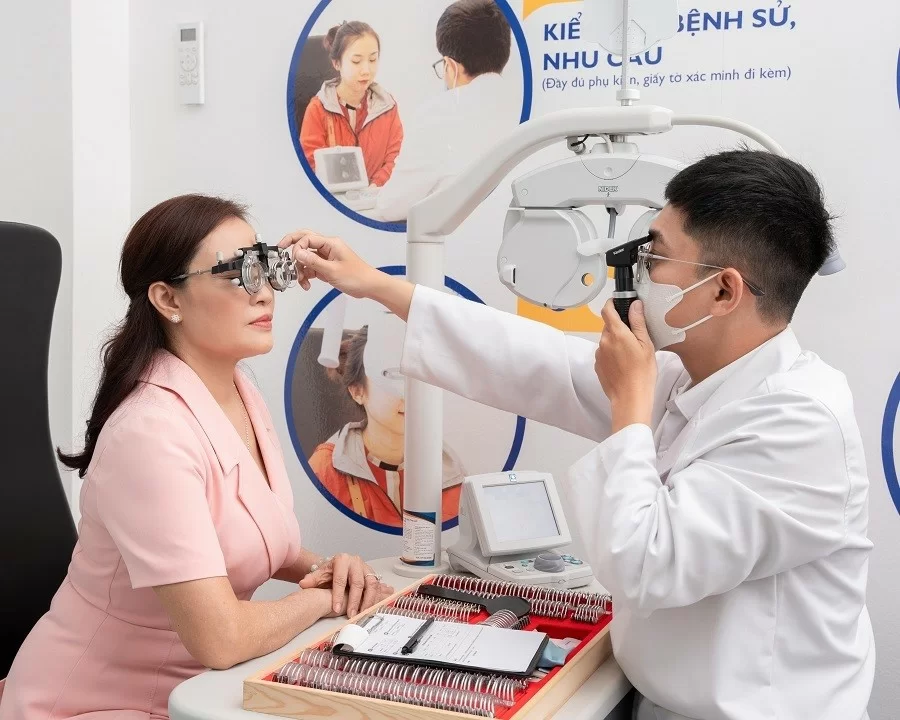 Cắt kính viễn thị bao nhiêu tiền? Gợi ý TOP 5 địa chỉ uy tín (4) Cắt kính viễn thị bao nhiêu tiền? Gợi ý TOP 5 địa chỉ uy tín