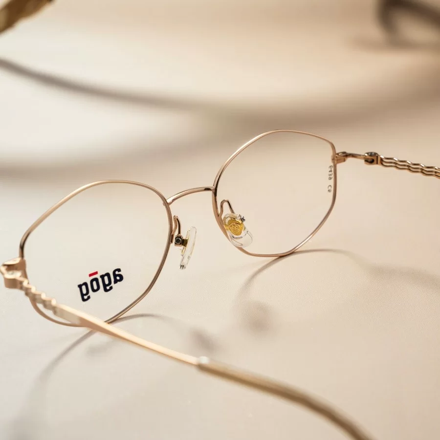 Agog Nữ - Gọng kính Titanium - Mã 9346-C5 (13) Chi tiết họa tiết mũ chiến binh tinh xảo trên đệm mũi