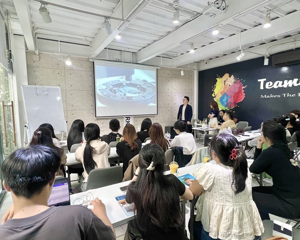 Buổi đào tạo được tổ chức bởi chuyên gia từ Rodenstock