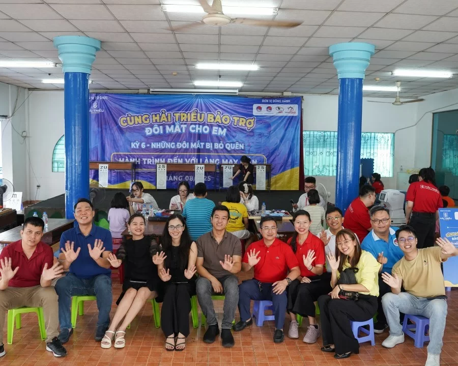 Kỳ 6: Series “ Những đôi mắt bị bỏ quên” - Câu chuyện tại Làng May Mắn (2) Thiện nguyện cùng Kính Hải Triều tại Làng May Mắn