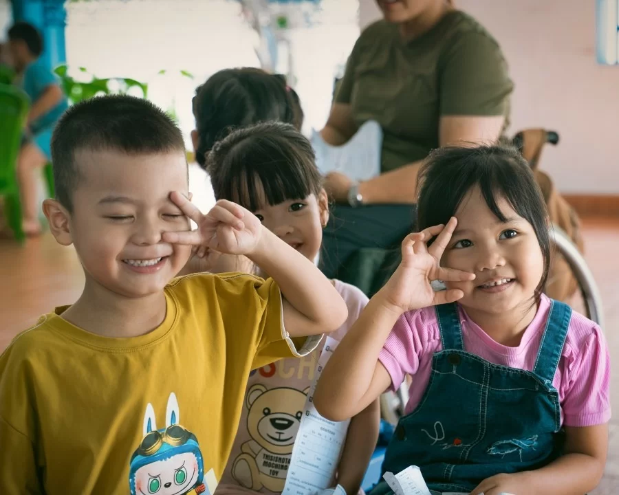 Kỳ 6: Series “ Những đôi mắt bị bỏ quên” - Câu chuyện tại Làng May Mắn (3) Hơn 300 cặp mắt thơ ngây được thăm khám
