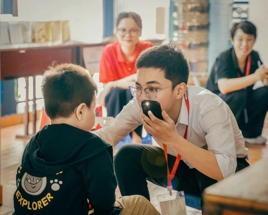 Kỳ 6: Series “ Những đôi mắt bị bỏ quên” - Câu chuyện tại Làng May Mắn (1) Kỳ 6: Series “ Những đôi mắt bị bỏ quên” - Câu chuyện tại Làng May Mắn