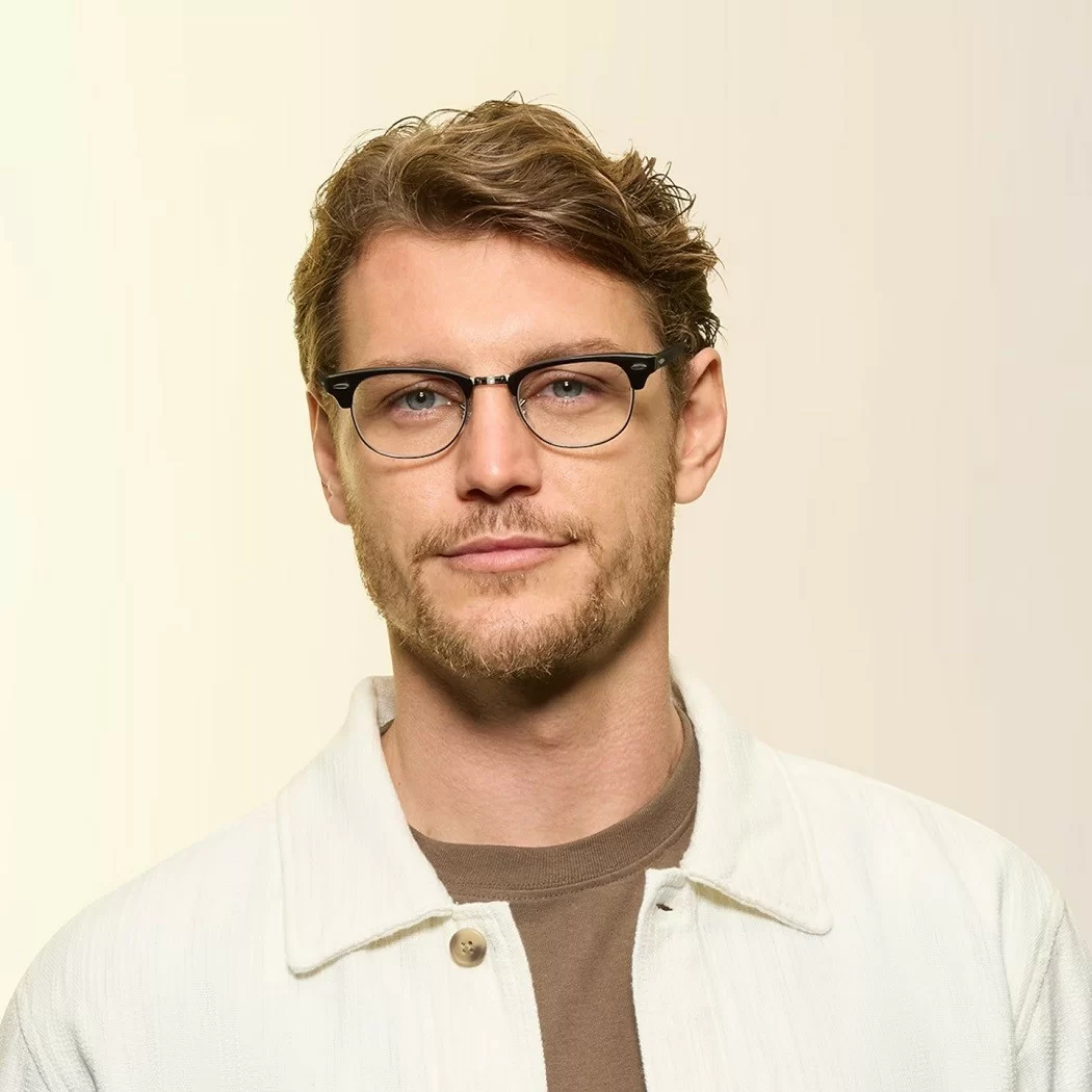 Nam giới thường bị thu hút bởi những kiểu dáng kinh điển của RayBan như Clubmaster hay Aviator