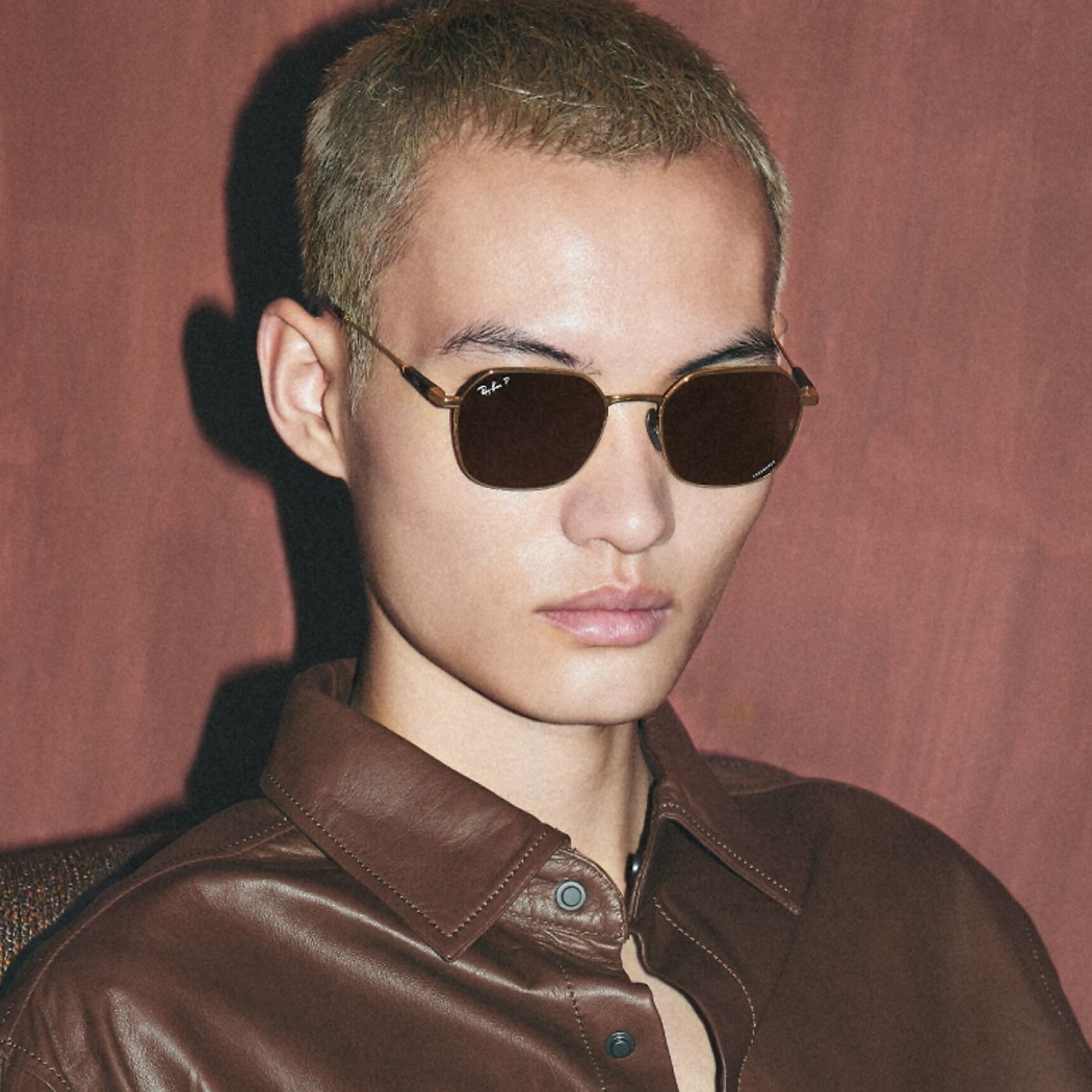 RayBan Titanium không quá phô trương nhưng vẫn toát lên được sự tinh tế và thanh lịch