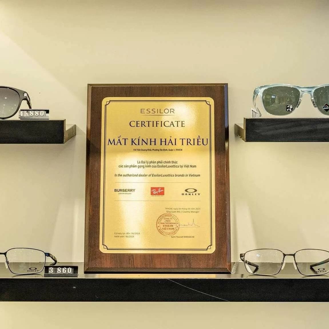 Giấy chứng nhận Kính Hải Triều là đại lý chính hãng ủy quyền của RayBan tại Việt Nam