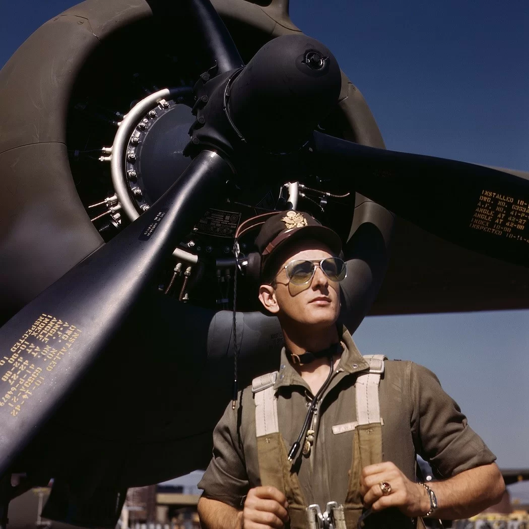 RayBan Aviator ra đời tại Mỹ vào những năm 1930