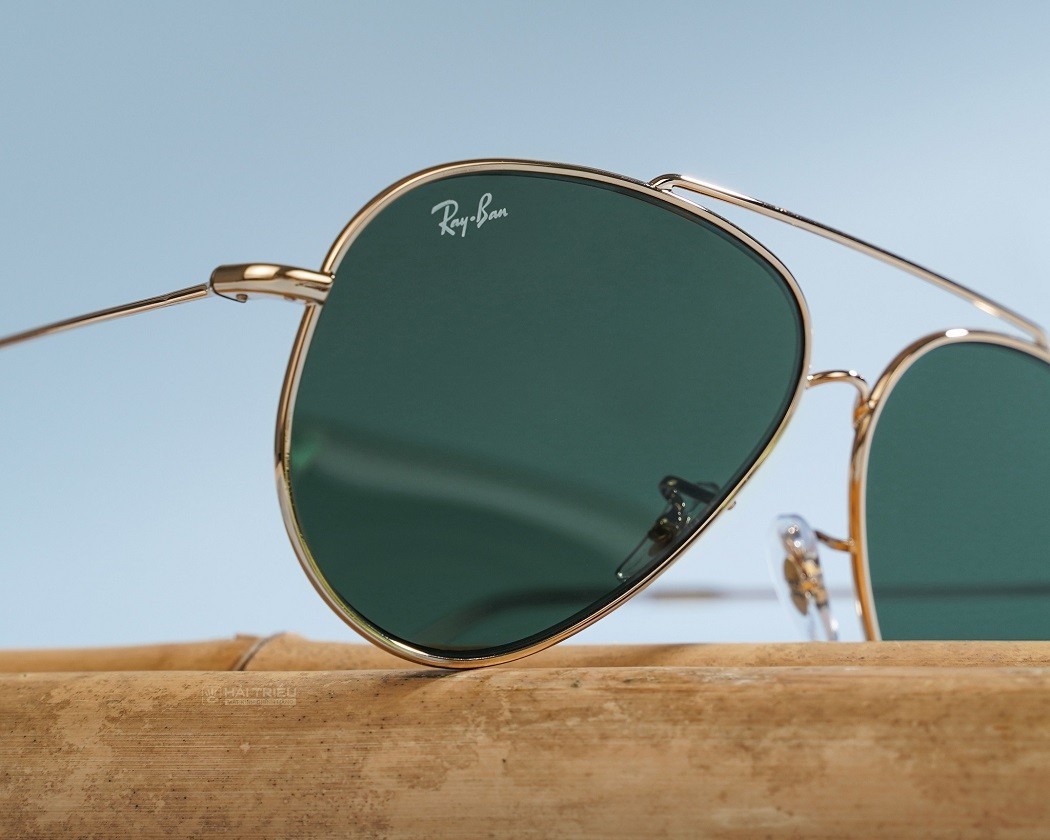 Tròng kính RayBan G-15 với màu xanh lá đặc trưng