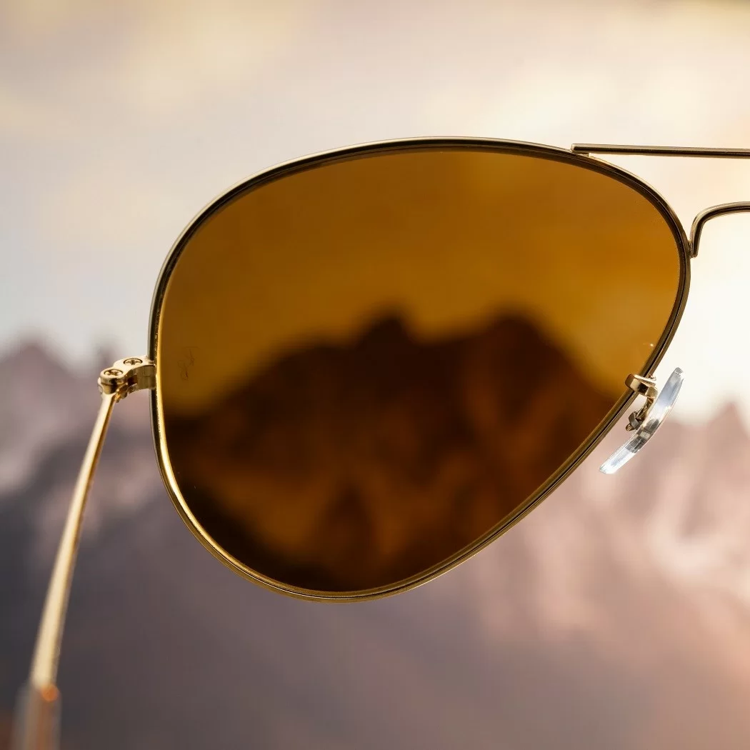 Tròng kính RayBan B-15 với màu nâu đặc trưng