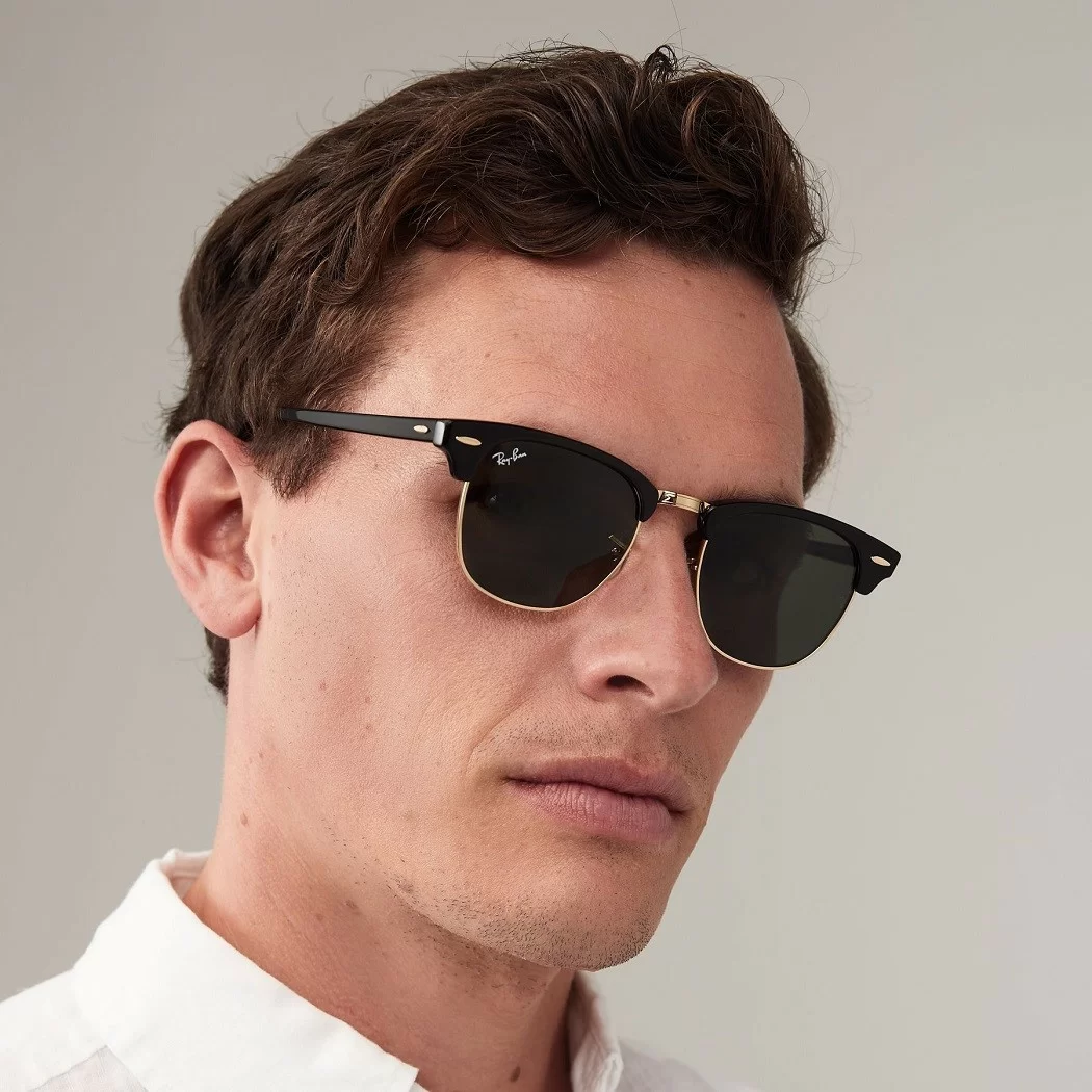 Thiết kế Browline (nửa viền) đặc trưng của RayBan Clubmaster