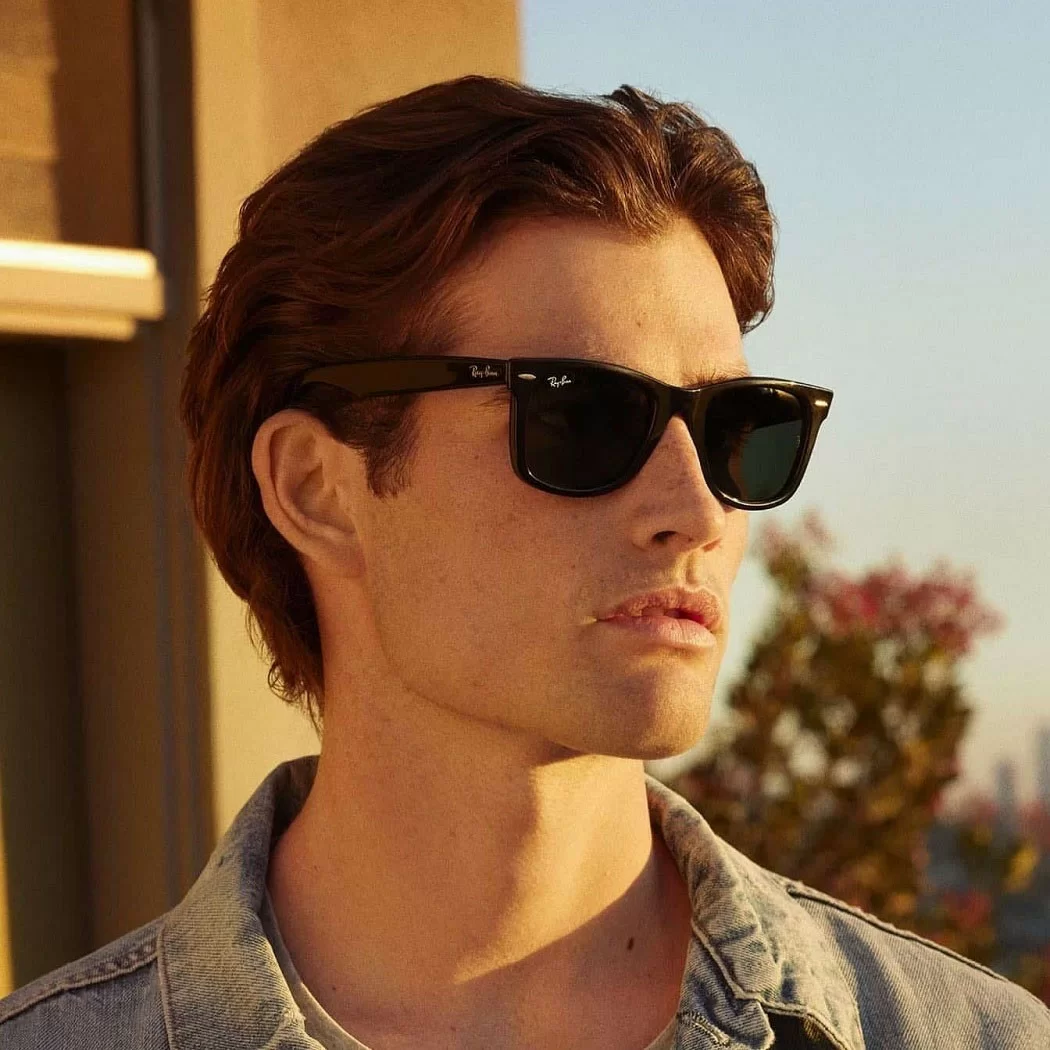 RayBan Wayfarer rất phù hợp với những người có dáng mặt vuông