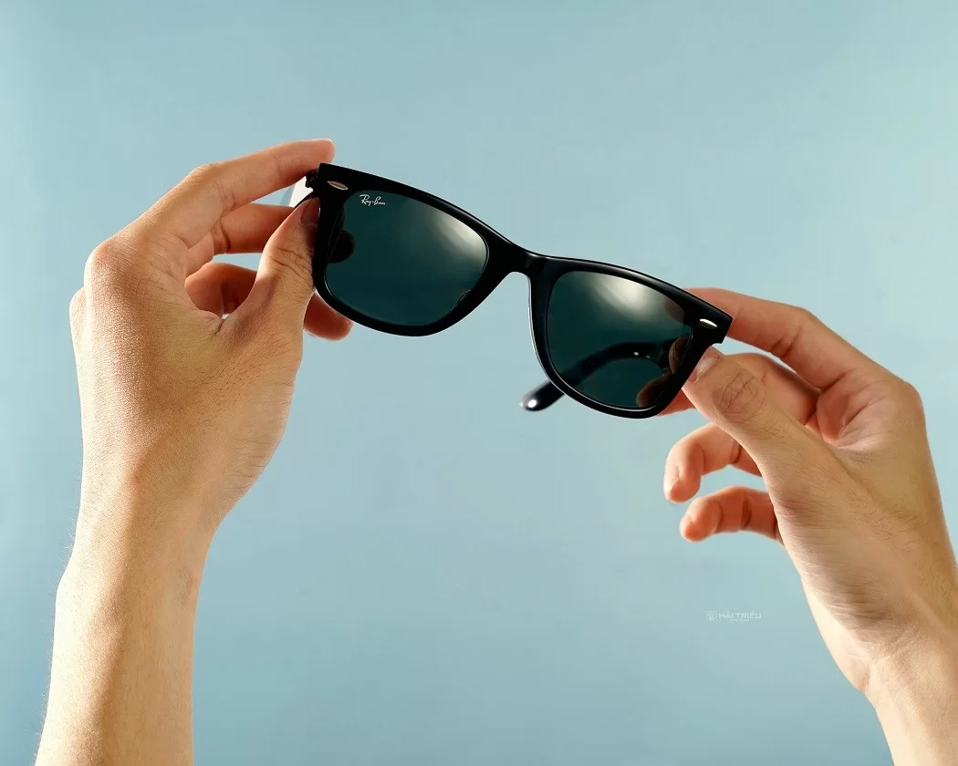 Thiết kế táo bạo và mạnh mẽ của RayBan Wayfarer