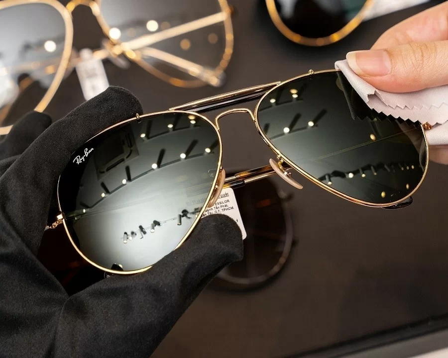 10 cách phân biệt kính RayBan chính hãng: Chia sẻ từ chuyên gia (2) Làm thế nào phân biệt kính RayBan chính hãng? Tìm hiểu cùng chuyên gia Kính Hải Triều