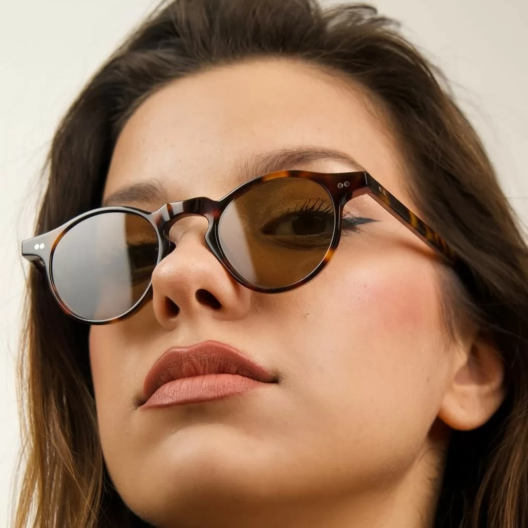 Acetate chế tác từ Ý thường có màu sắc bắt mắt