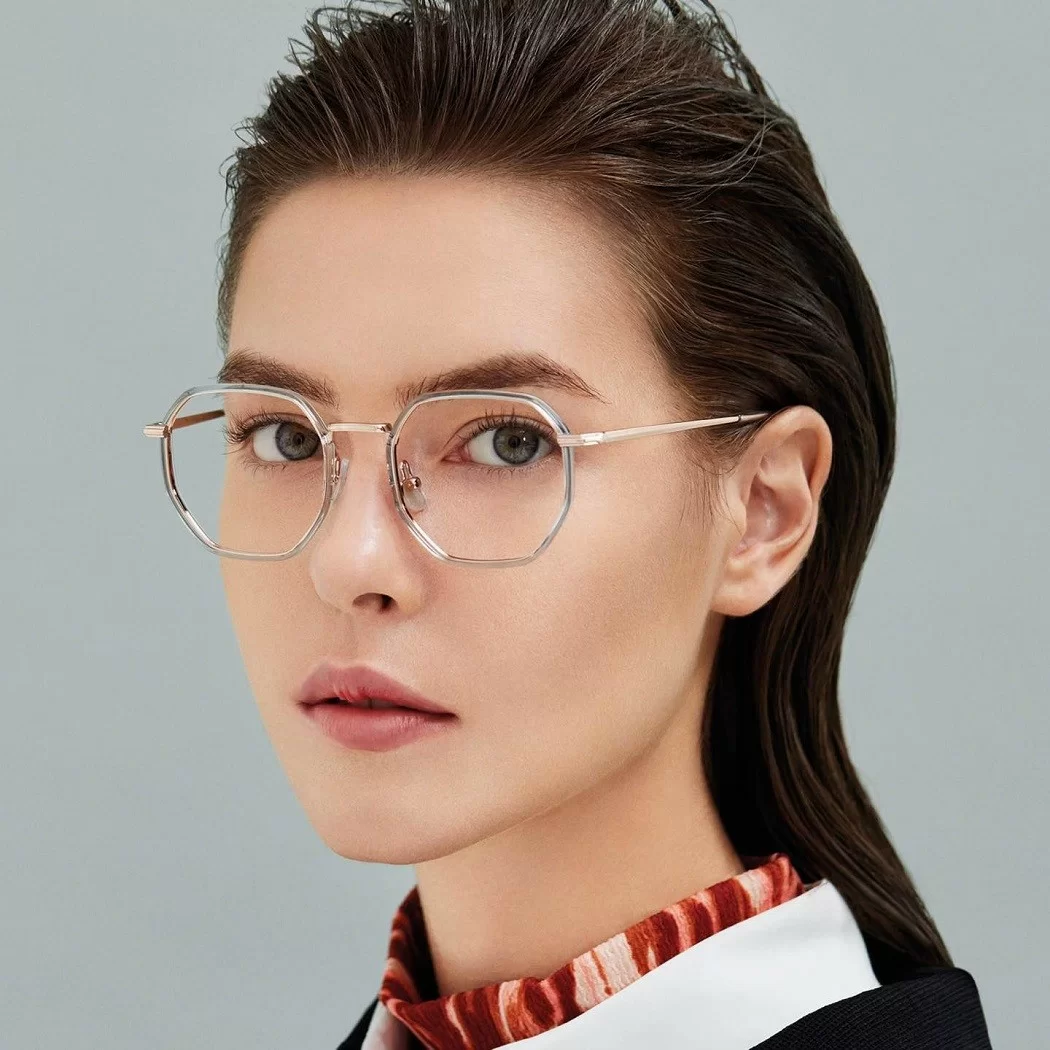 Gọng kính nhựa dẻo mang lại cảm giác đeo nhẹ nhàng, thoải mái