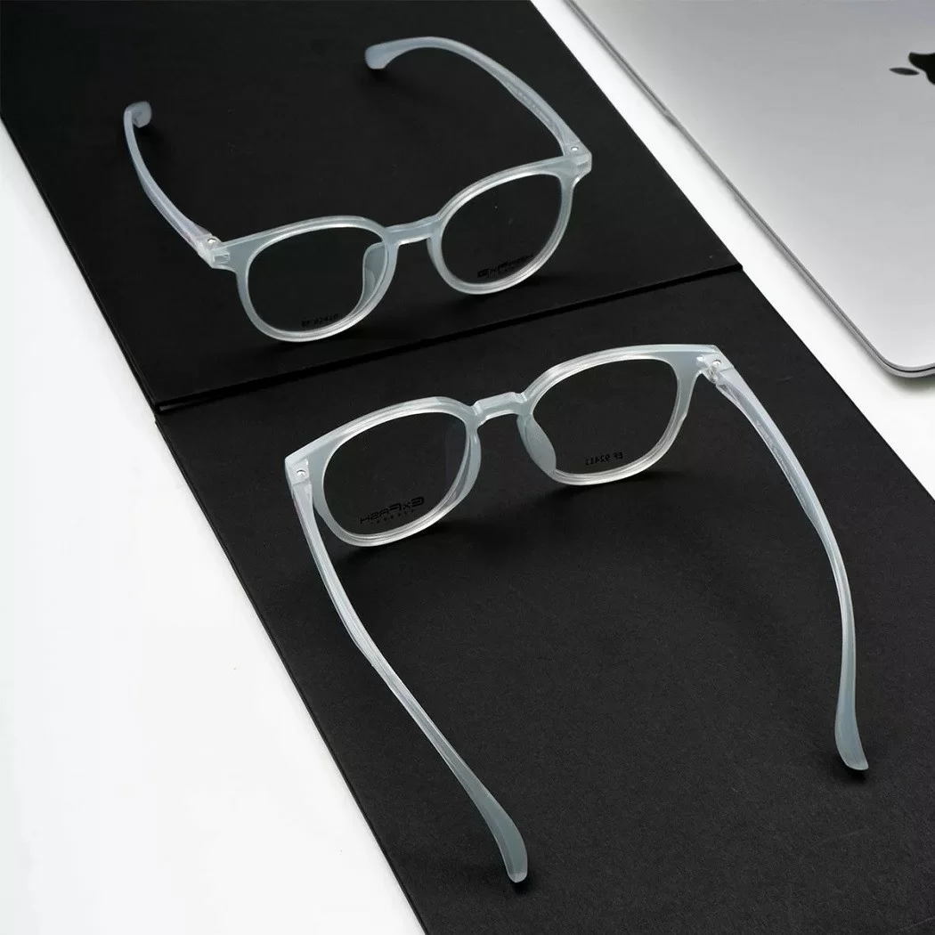 Chất lượng giữa gọng TR90 chính hãng và hàng kém chất lượng có sự khác biệt rõ rệt