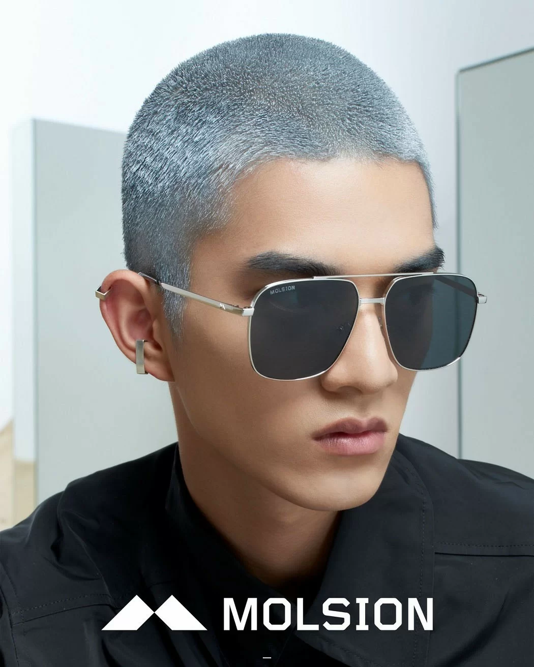 Molsion Aviator là sự kết hợp giữa nét cổ điển và hiện đại