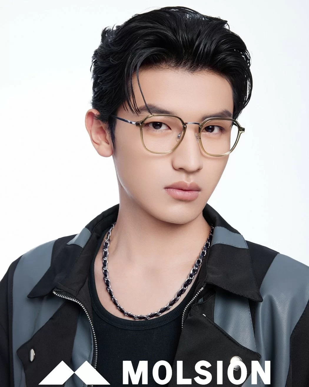 Kiểu dáng Geometric mang lại nét mạnh mẽ và cá tính cho người đeo