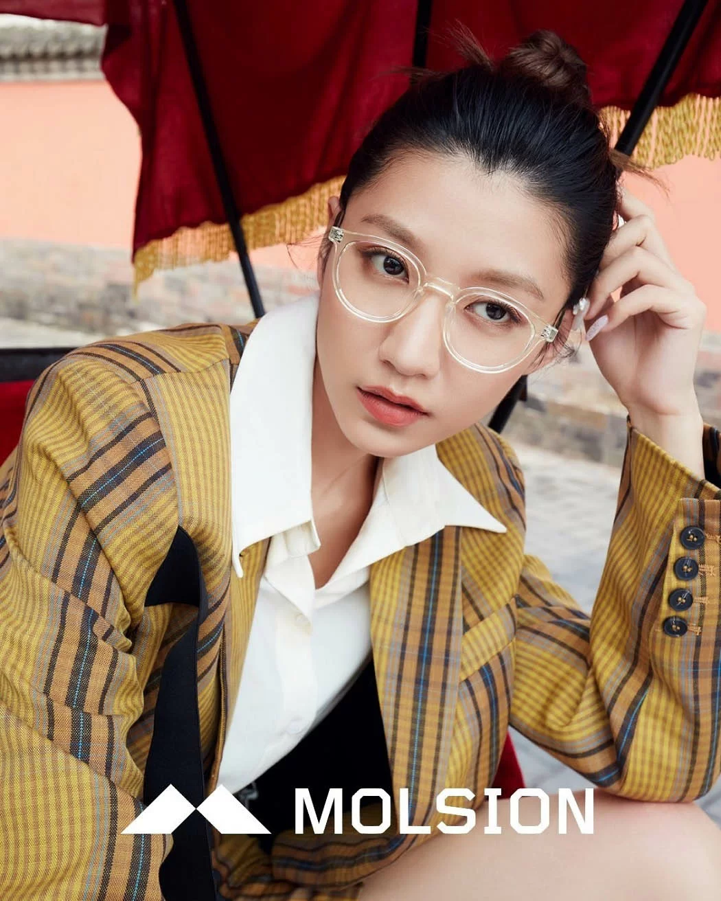 Molsion Round phù hợp để bạn thể hiện cá tính thời trang của bản thân