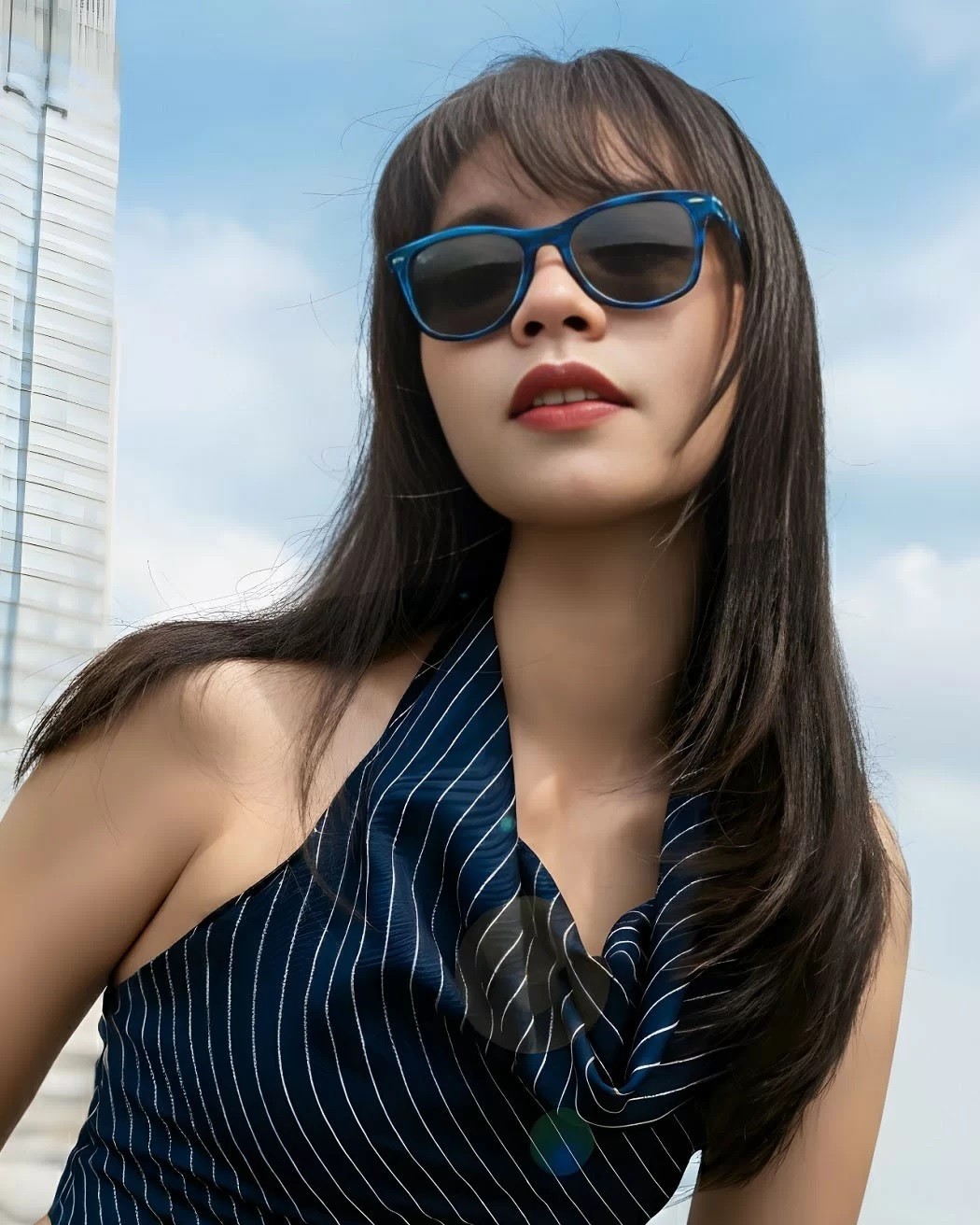 Chọn kính đối lập với hình dáng khuôn mặt