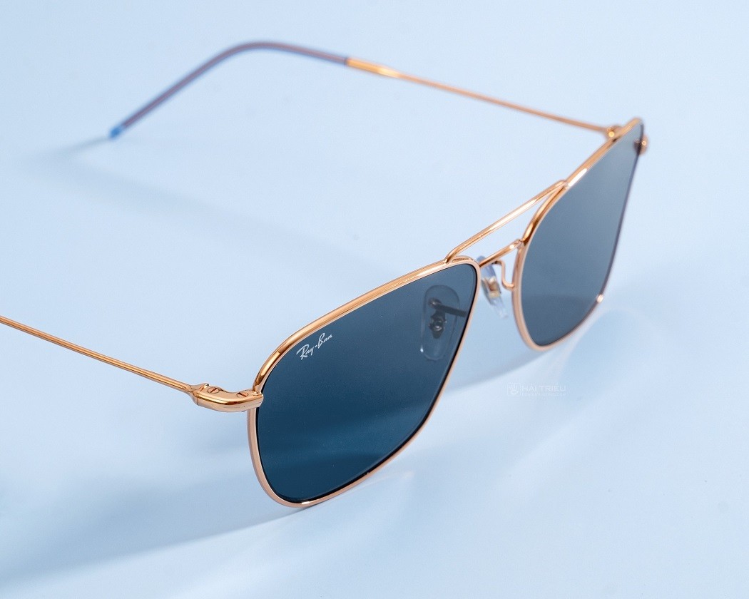 Caravan là mẫu kính RayBan gọng vuông nổi bật